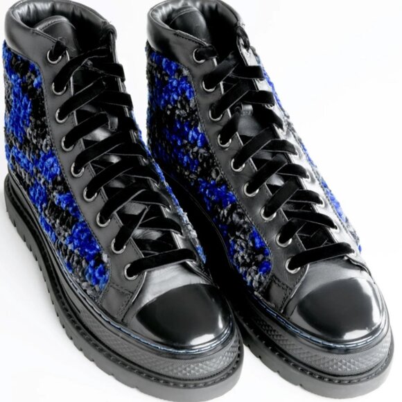 KROJAY BLUE SAPPHIRE CROCHET WOMEN'S  BOOT Blue, Black, Grey  NEW w/TAG & BOX - Picture 2 of 7